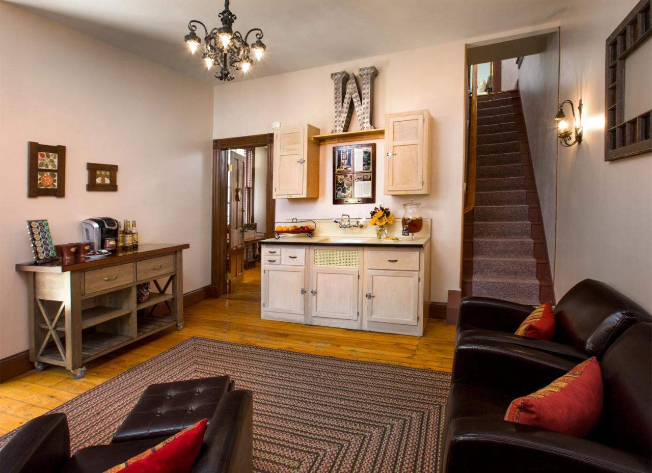 Weller Haus Bed, Breakfast & Event Center Bed & Breakfast Bellevue ภายนอก รูปภาพ