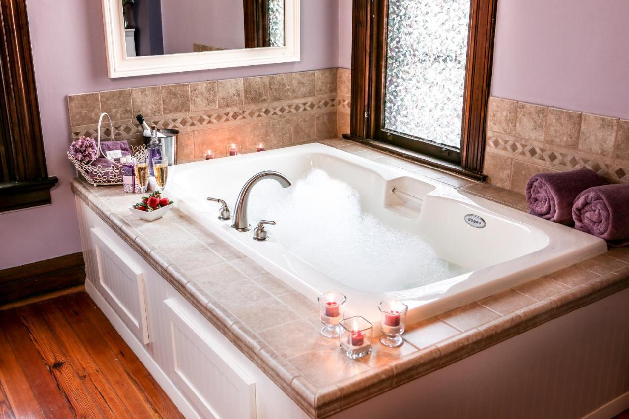 Weller Haus Bed, Breakfast & Event Center Bed & Breakfast Bellevue ภายนอก รูปภาพ