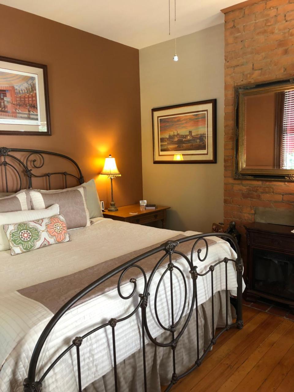 Weller Haus Bed, Breakfast & Event Center Bed & Breakfast Bellevue ภายนอก รูปภาพ