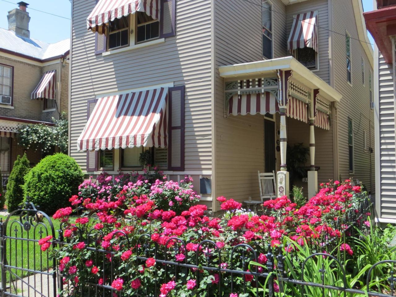 Weller Haus Bed, Breakfast & Event Center Bed & Breakfast Bellevue ภายนอก รูปภาพ